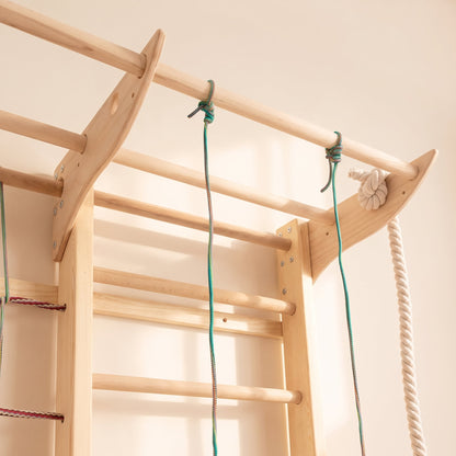 BeLissi Kaya Kletterwand mit integrierten Fitness- und Turnelementen