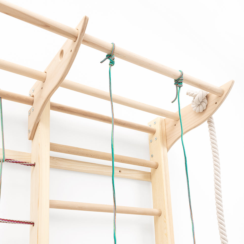 BeLissi Kaya Kletterwand mit integrierten Fitness- und Turnelementen