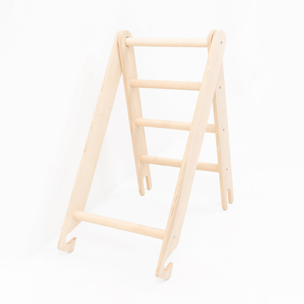 Stabiles Hangeldreieck als Zubehör an der BeLissi Lumi Kletterwand für sicheres Klettern