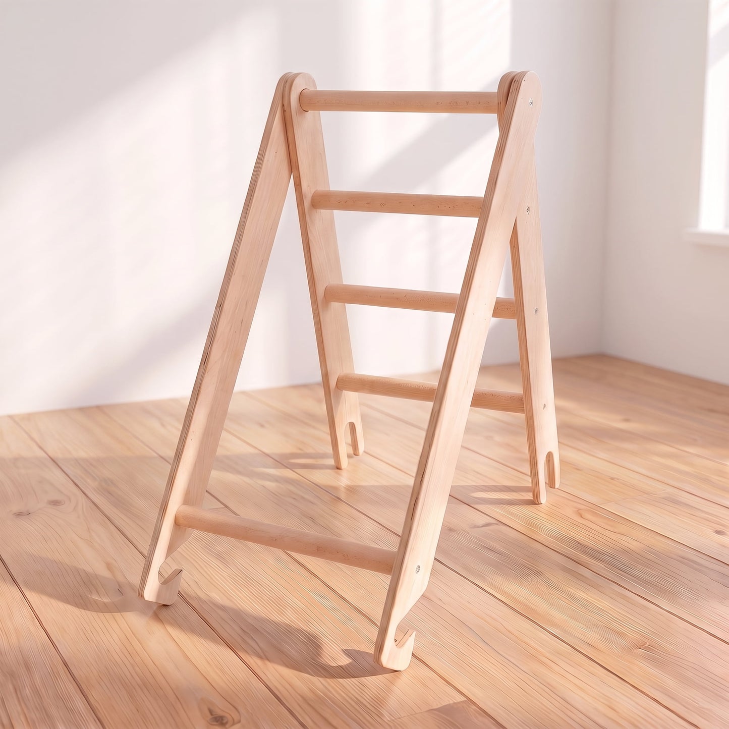 Stabiles Hangeldreieck als Zubehör an der BeLissi Lumi Kletterwand für sicheres Klettern