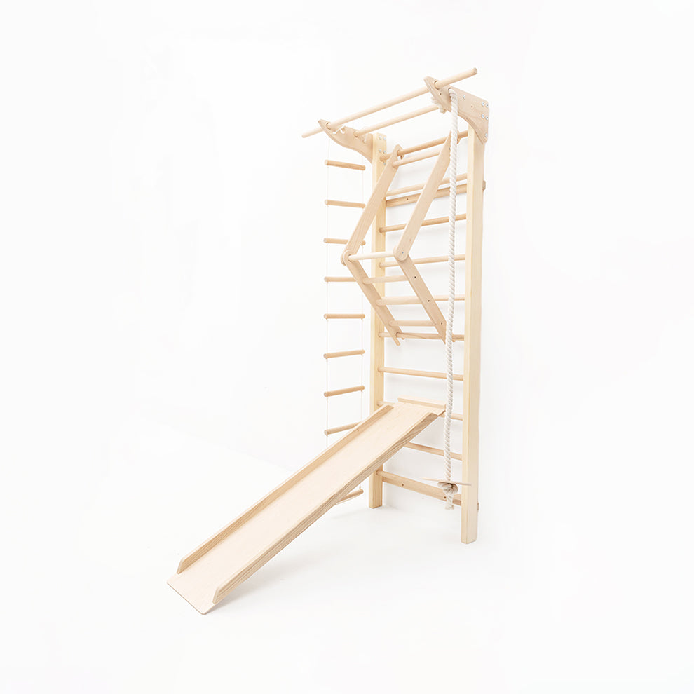 BeLissi Lumi Kletterwand mit Rutsche, Hangeldreieck und Sitzscheibe in kompletter Ausstattung