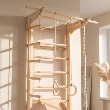 BeLissi Lumi Kletterwand in seitlicher Gesamtansicht – robust und modern