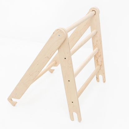 Seitenansicht des Hangeldreiecks  Belissi Nelo Kletterwand